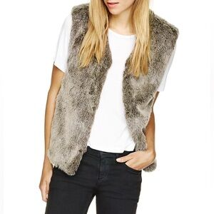 Aritzia Talula Luxe Faux Fur Pocketed Vest